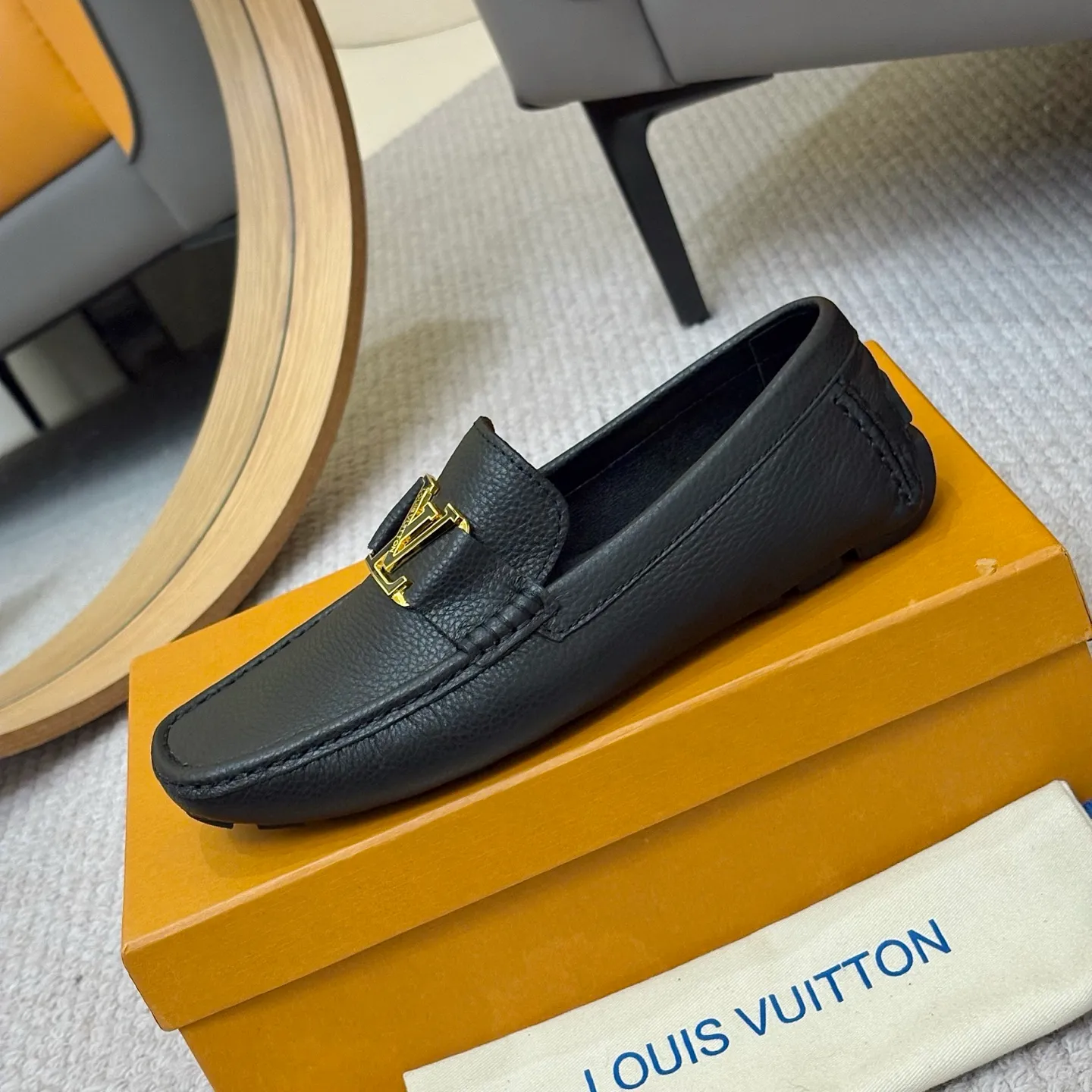 Men's men's shoes 💰420 (Yangli) LV 2⃣️0⃣️2⃣️5️⃣Spring and summer counter GLORIA series models ✈️Original factory special leather production, original last type. A classic driving slip-on casual shoe that shows an elegant style with exquisite craftsmanship details such as Monogram embossing all over the upper🌀Italian imported calfskin fabric Sheepskin foot pads➕Inside～Private mold replica sole Unique style Comfortable driving slip-on Size: 4-12 (38-46) Comes with [Counter packaging: original box, wrapping paper, card, instruction manual, shoehorn, cloth bag] No pressure to enter and leave the counter!